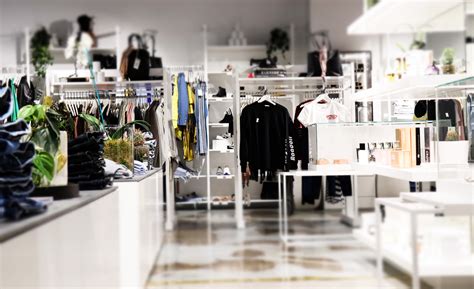 merchandising in English .